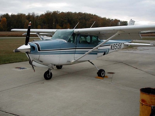 three old men and an airplane cessna 172
