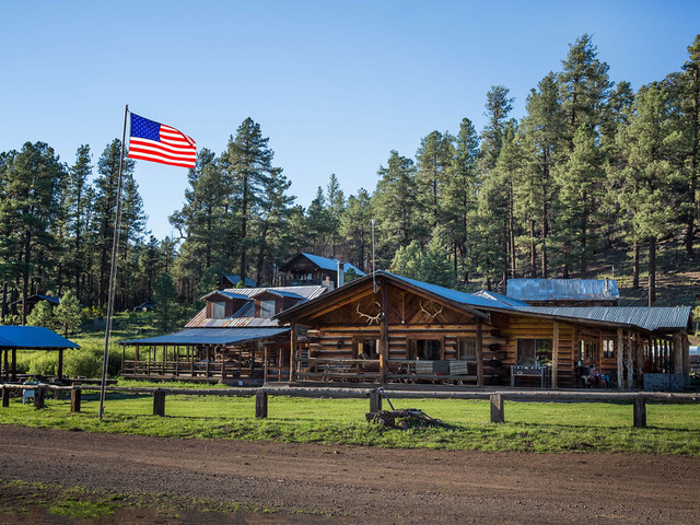 sprucedale alpine main lodge